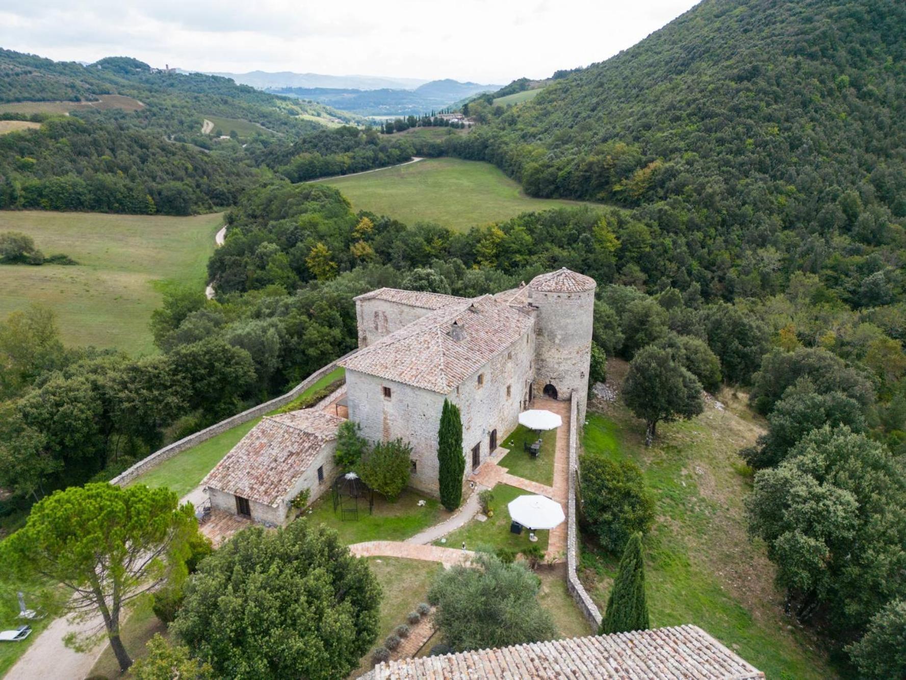Antognola Castello Valenzino Bed & Breakfast エクステリア 写真