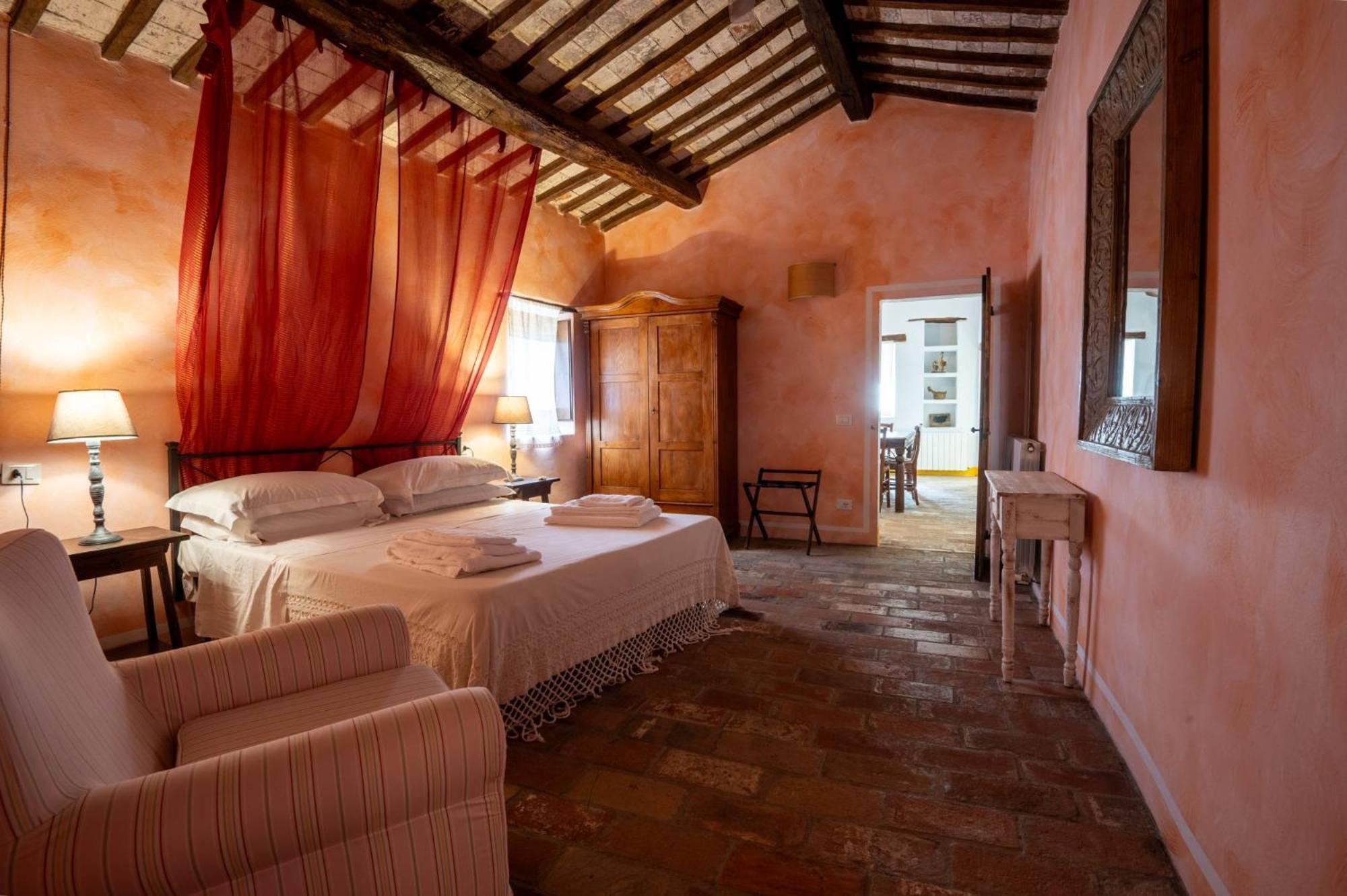 Antognola Castello Valenzino Bed & Breakfast エクステリア 写真