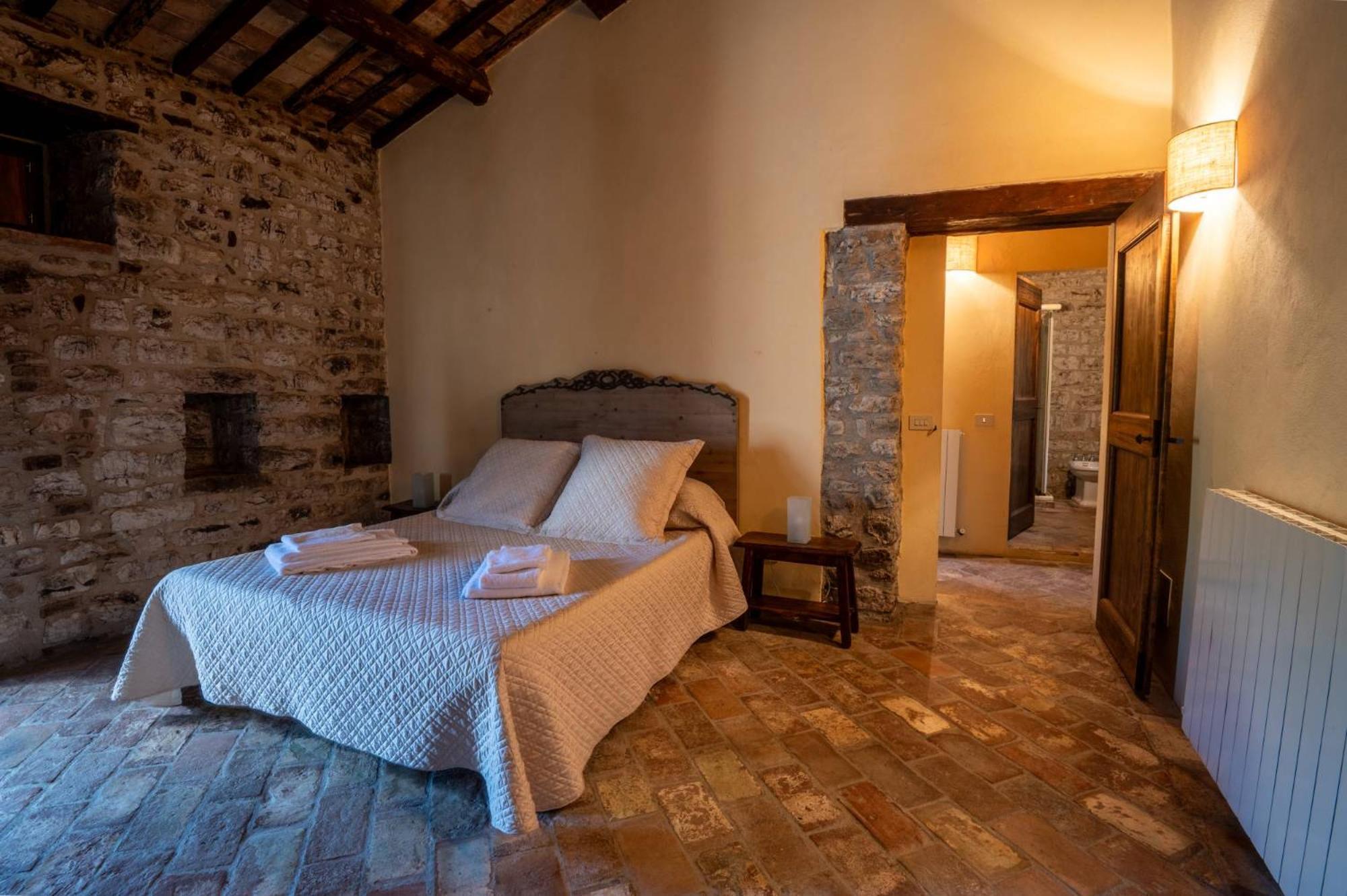 Antognola Castello Valenzino Bed & Breakfast エクステリア 写真