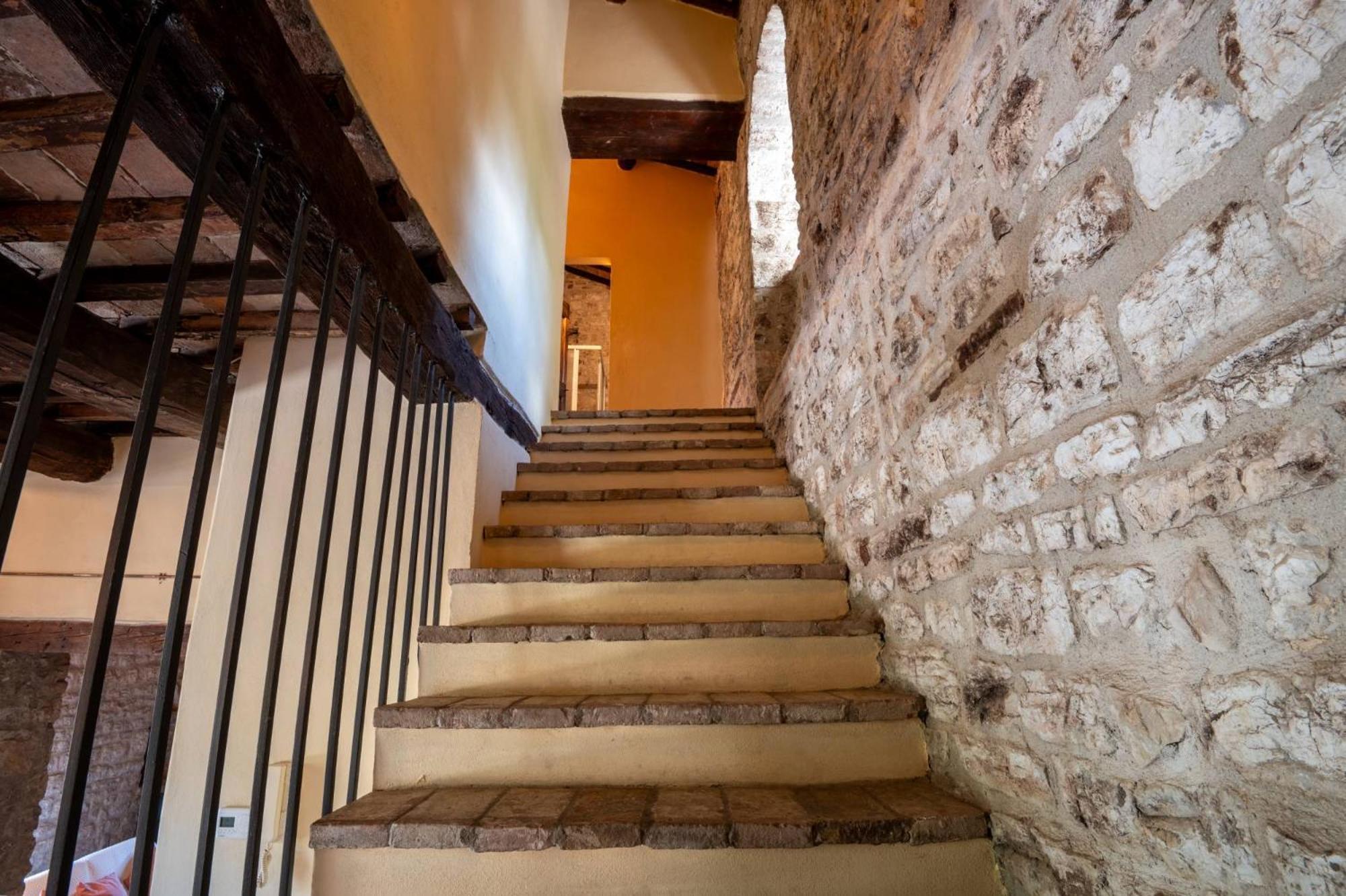 Antognola Castello Valenzino Bed & Breakfast エクステリア 写真