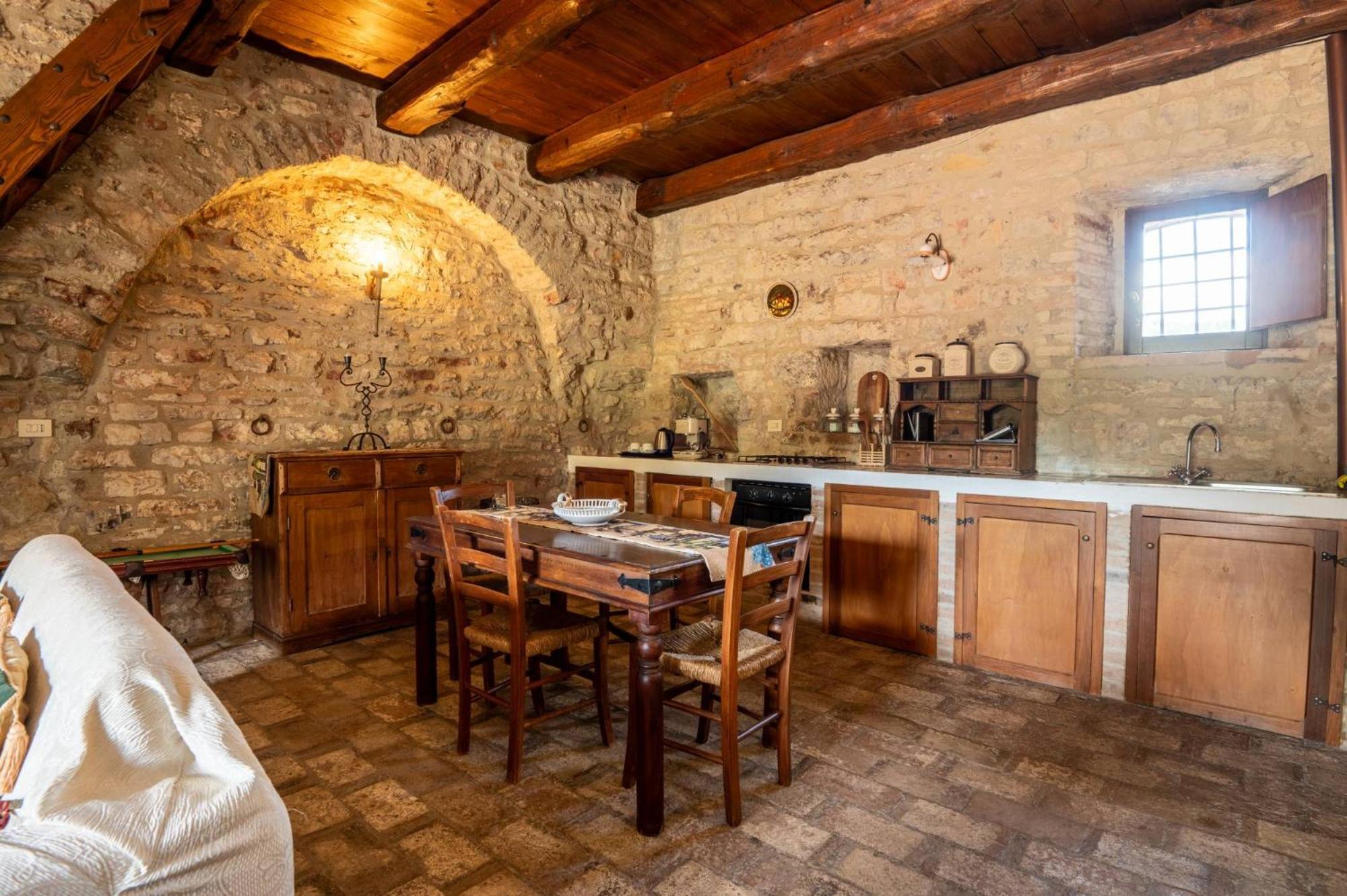 Antognola Castello Valenzino Bed & Breakfast エクステリア 写真