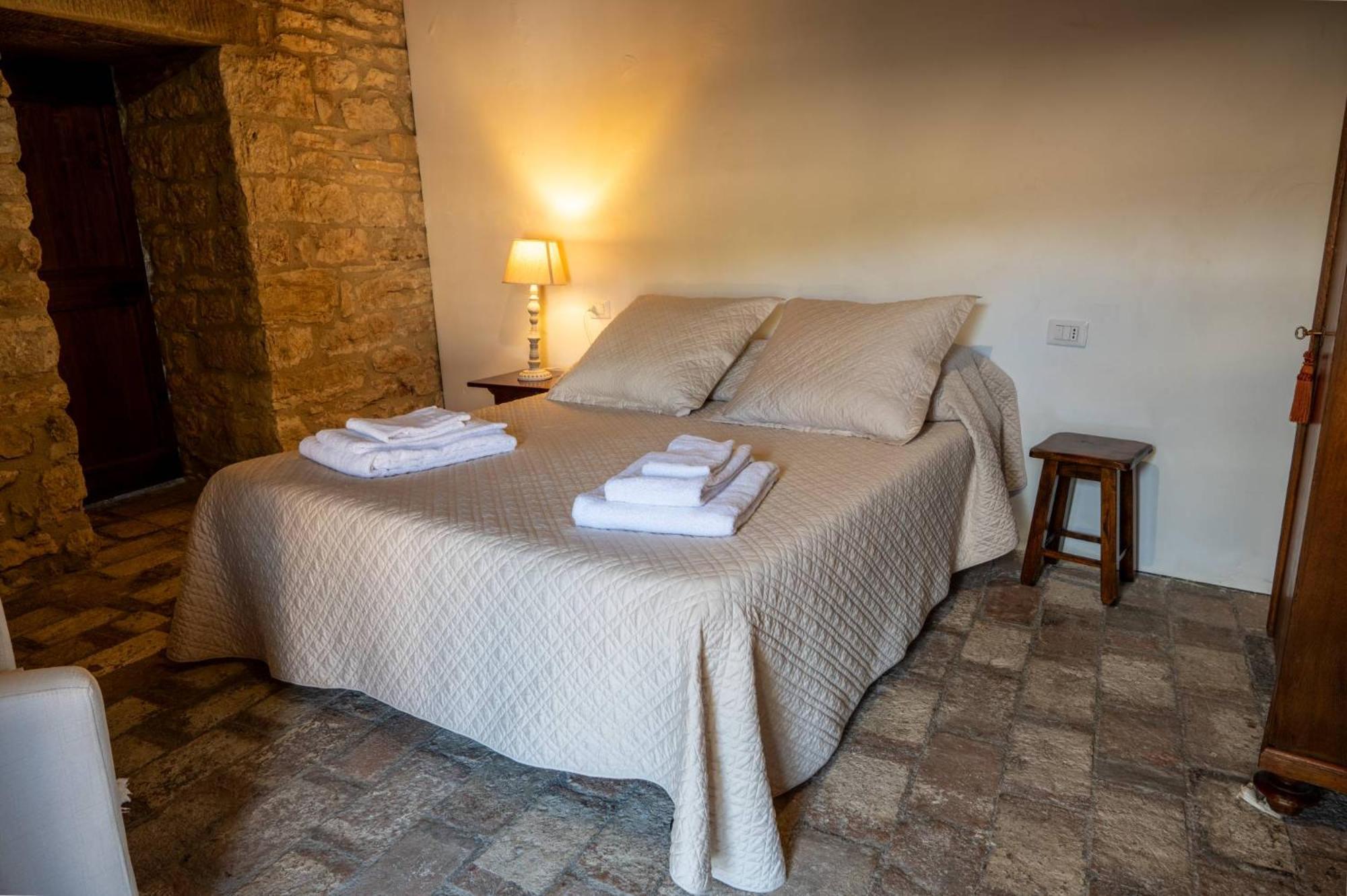 Antognola Castello Valenzino Bed & Breakfast エクステリア 写真