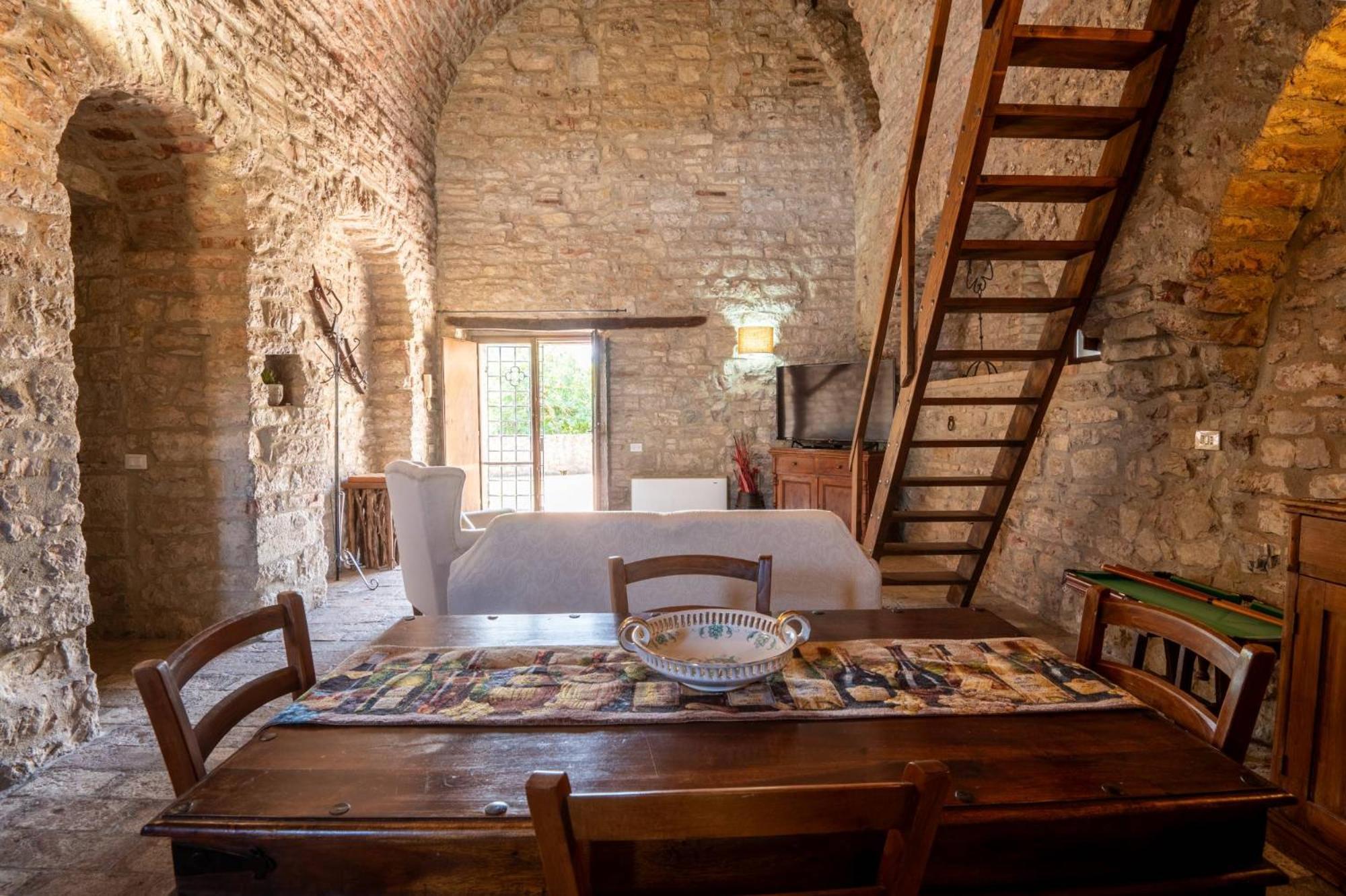 Antognola Castello Valenzino Bed & Breakfast エクステリア 写真