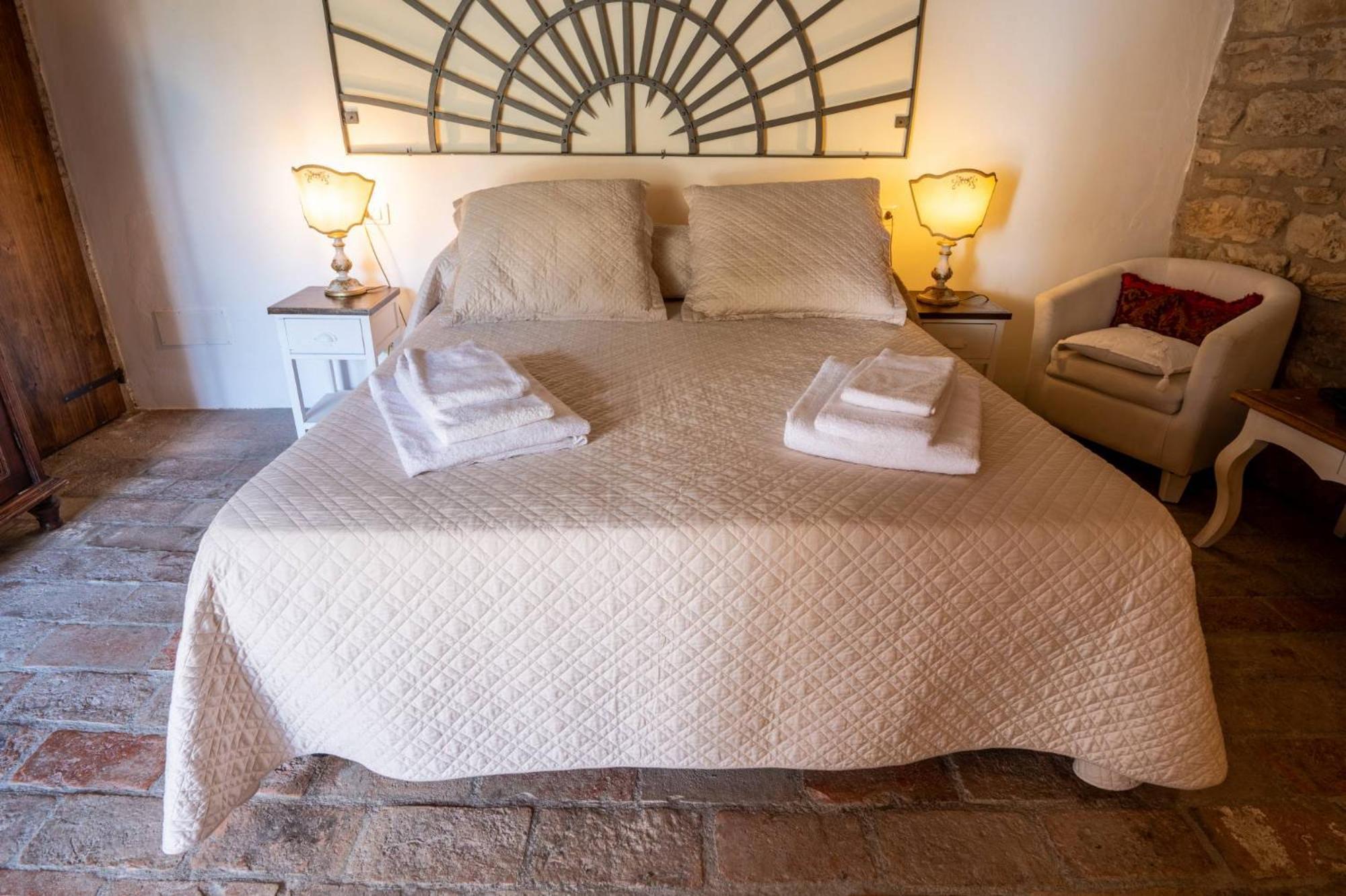 Antognola Castello Valenzino Bed & Breakfast エクステリア 写真