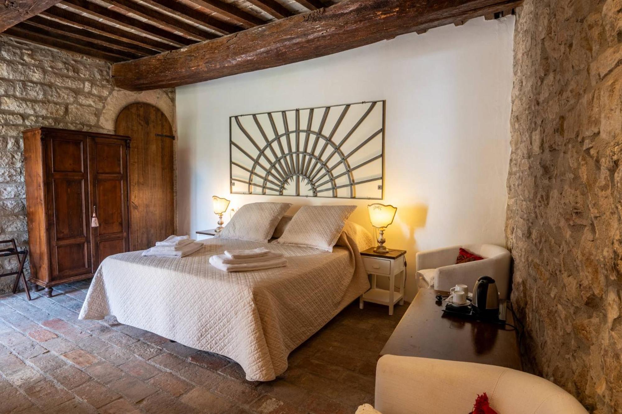Antognola Castello Valenzino Bed & Breakfast エクステリア 写真