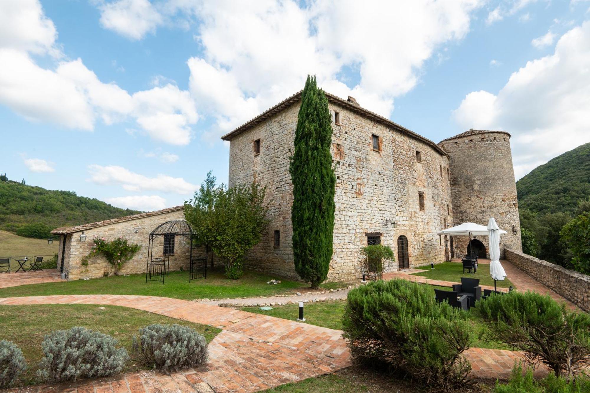 Antognola Castello Valenzino Bed & Breakfast エクステリア 写真